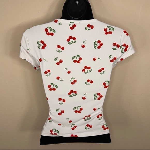 XS RUE21 RETRO PINUP CHERRY PRINT TOP STRETCH SHORT SLEEVE WHITE RED - Picture 7 of 11